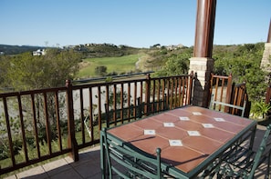 Comfort Townhome, Multiple Beds, Non Smoking, Golf View | Terrace/patio