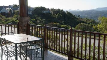Comfort Townhome, Multiple Beds, Non Smoking, Golf View | Terrace/patio
