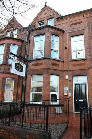 Exterior detail - Eglantine Lodge (Belfast)