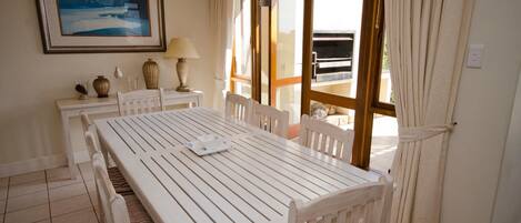 تناول الطعام داخل الغرفة