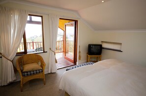 Villa, 4 Bedrooms | 4 bedrooms, desk, iron/ironing board, free cribs/infant beds