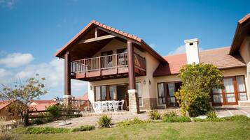 Villa, 4 Bedrooms | Exterior