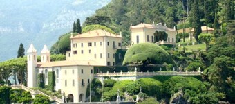 Villa Bifamiliare con piscina privata