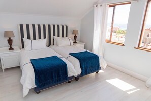 Villa, 4 Schlafzimmer, Nichtraucher, eingeschränkter Meerblick | 4 Schlafzimmer, hochwertige Bettwaren, individuell dekoriert