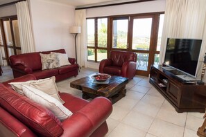 Villa, 4 Schlafzimmer, Nichtraucher, eingeschränkter Meerblick | 4 Schlafzimmer, hochwertige Bettwaren, individuell dekoriert
