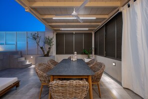 屋外ダイニングエリア