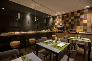 Free daily buffet breakfast  - Plebis B&B (Catania)