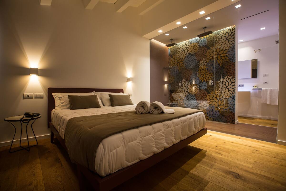 Junior Suite, 1 Queen Bed, Terrace | Frette Italian sheets, premium bedding, down comforters, minibar