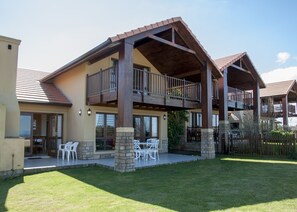 Comfort Townhome, Multiple Beds, Non Smoking, Partial Ocean View | Front of property