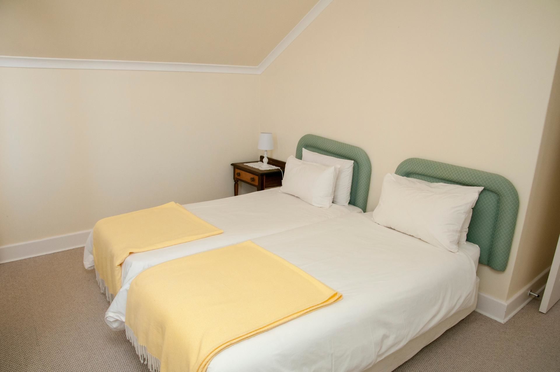 Comfort-byhus - flere senge - ikke-ryger - delvis havudsigt | 4 soveværelser, individuelt design, individuel indretning