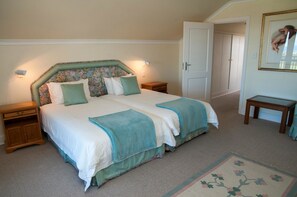 Comfort Townhome, Multiple Beds, Non Smoking, Partial Ocean View