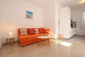 Comfort Apartment, 1 Bedroom (Nona) | Living area | 70-cm flat-screen TV with satellite channels, TV - Apartments Eni (Rovinj)