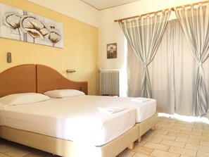 Egyptian cotton sheets, premium bedding, down duvets, memory-foam beds - Bay Holiday Hotel & Spa (Stylida)