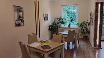 Daily continental breakfast (EUR 14 per person)