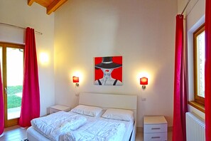 Cribs/infant beds, free WiFi, bed sheets