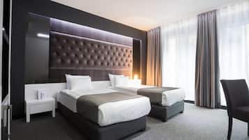 Royal-Suite, Mehrere Betten, Nichtraucher, Poolblick | 1 Schlafzimmer, kostenloses WLAN, Bettwäsche
