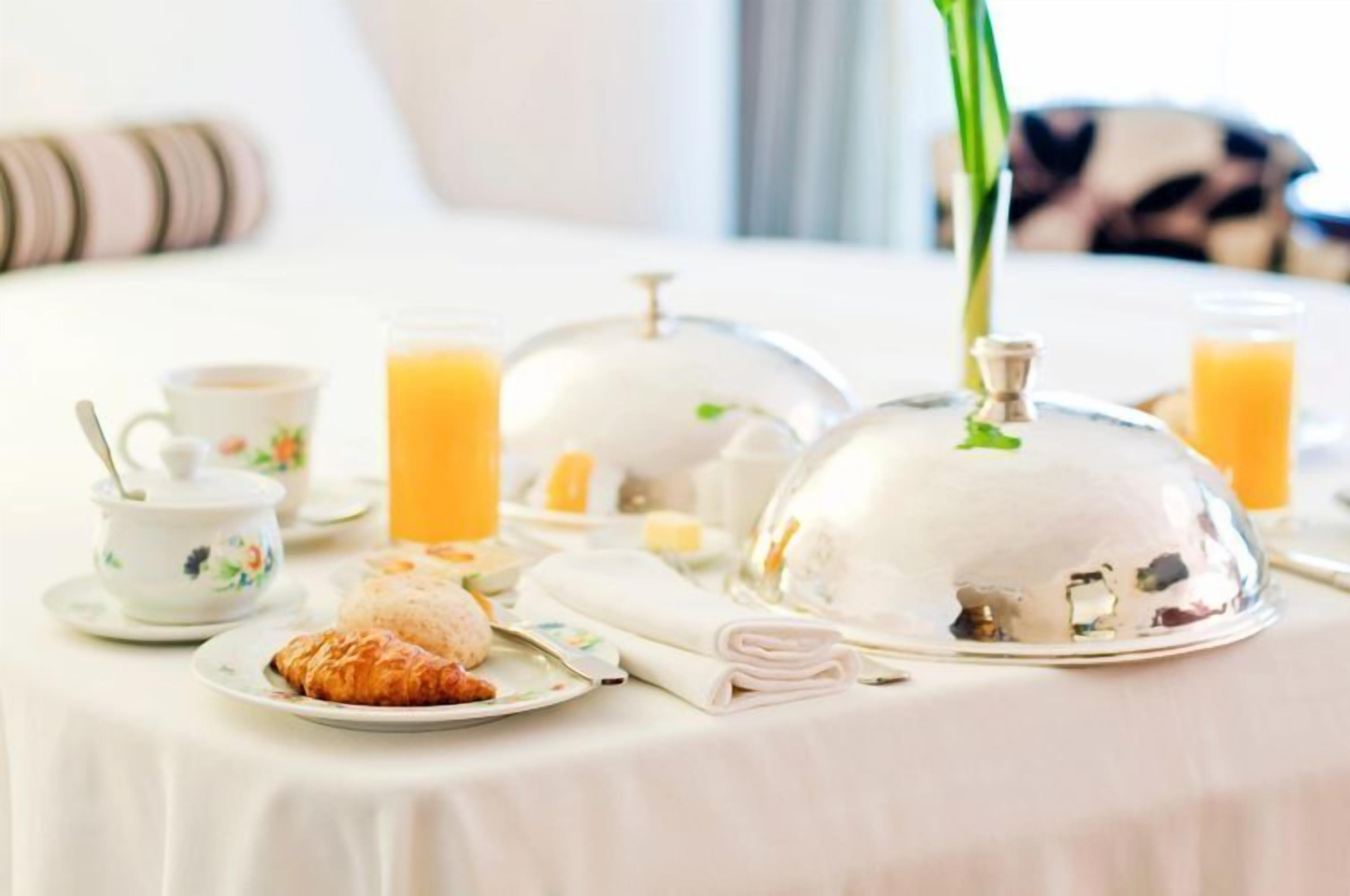 Free daily continental breakfast
