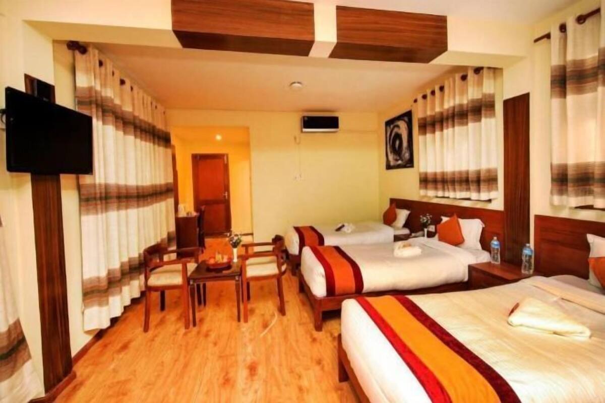 Select Comfort beds, in-room safe, desk, blackout drapes