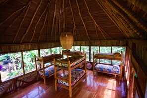 Shared Dormitory, Garden View, 3 Bunk Beds for 6 Guests. (Each bed requires its own reservation). | Värdeförvaringsskåp på rummet och sängkläder
