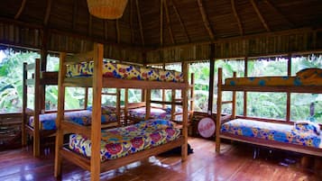 Shared Dormitory, Lake View, 4 Bunk Beds for 8 Guests (Each bed requires its own reservation).  | Peti besi dalam bilik, cadar katil