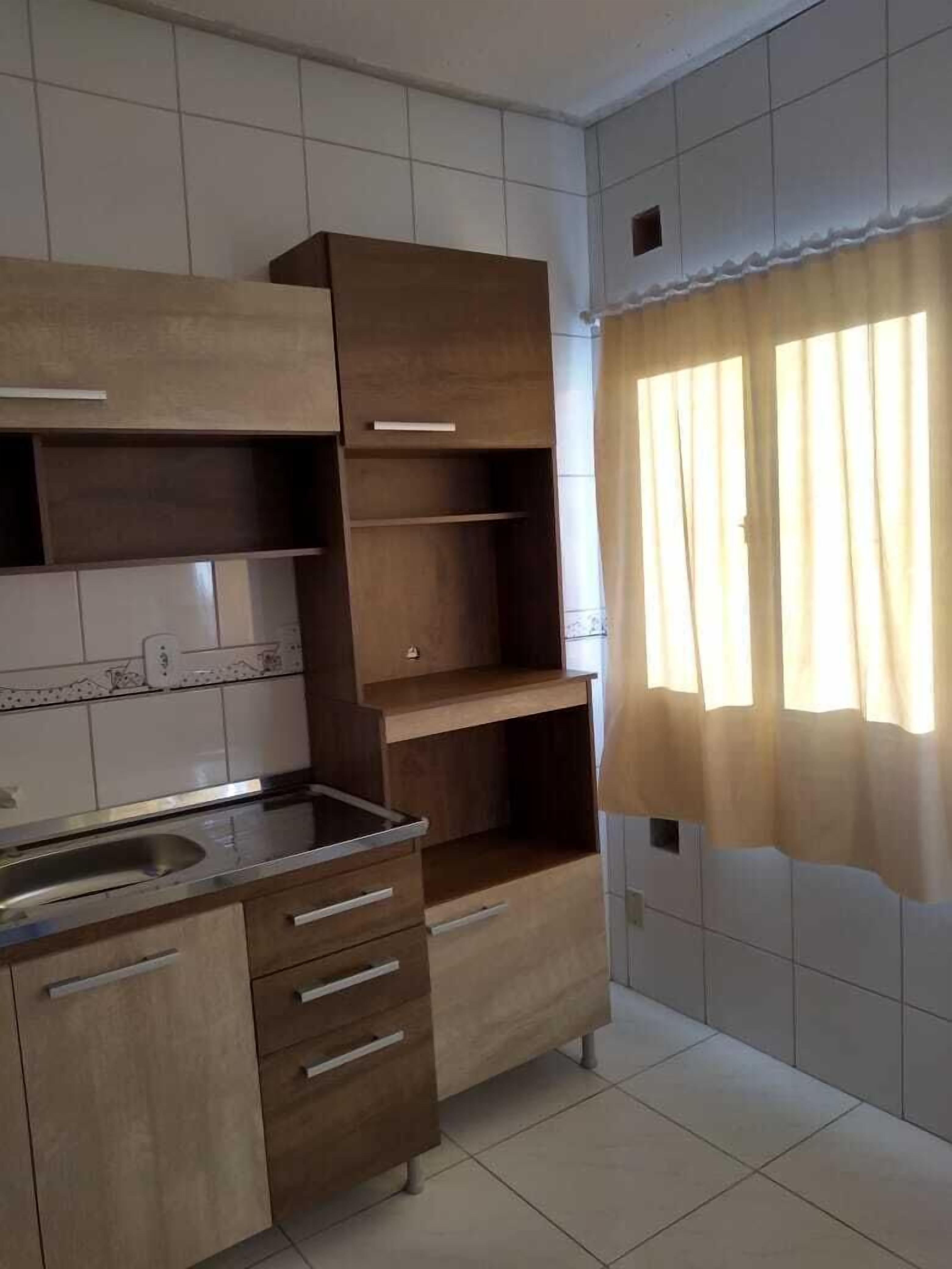 Refrigerador, horno, utensilios de cocina