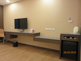 羽絨被、書桌、隔音、免費 Wi-Fi