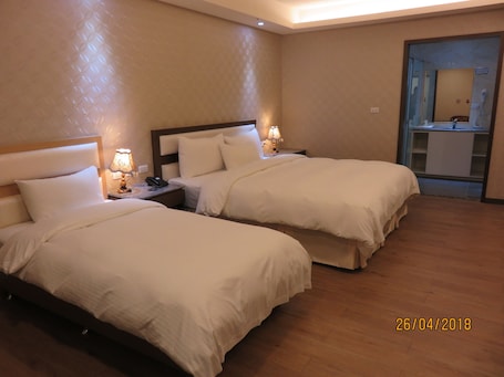 Business Triple Room, Multiple Beds, Accessible, Non Smoking | Down comforters, desk, soundproofing, free WiFi