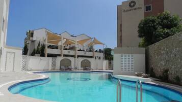 Outdoor pool, sun loungers