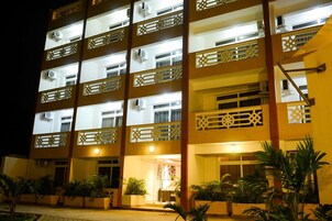 Fachada del alojamiento - Noche