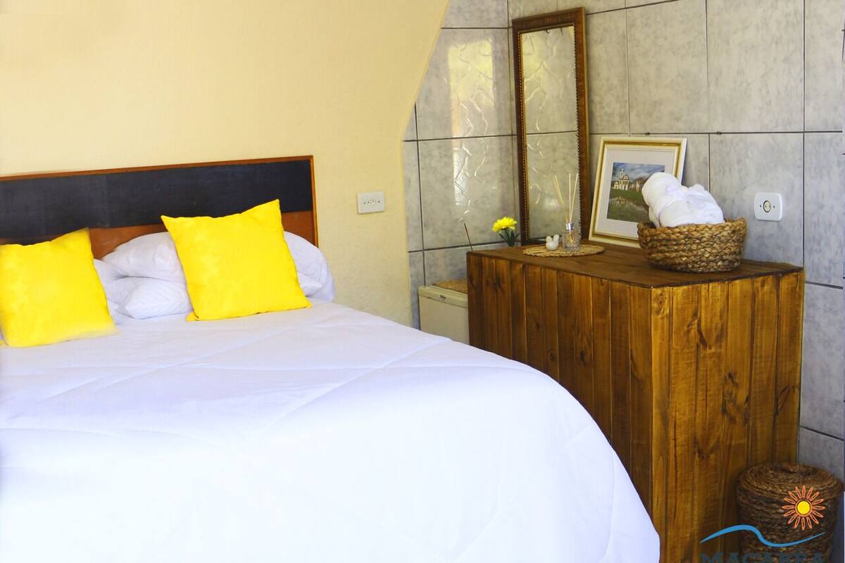 Suite | Hypo-allergenic bedding available, minibar, blackout drapes