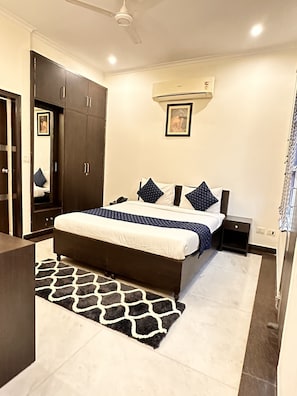Deluxe Room, Multiple Beds, Smoking | Egyptian cotton sheets, premium bedding, in-room safe, blackout curtains
