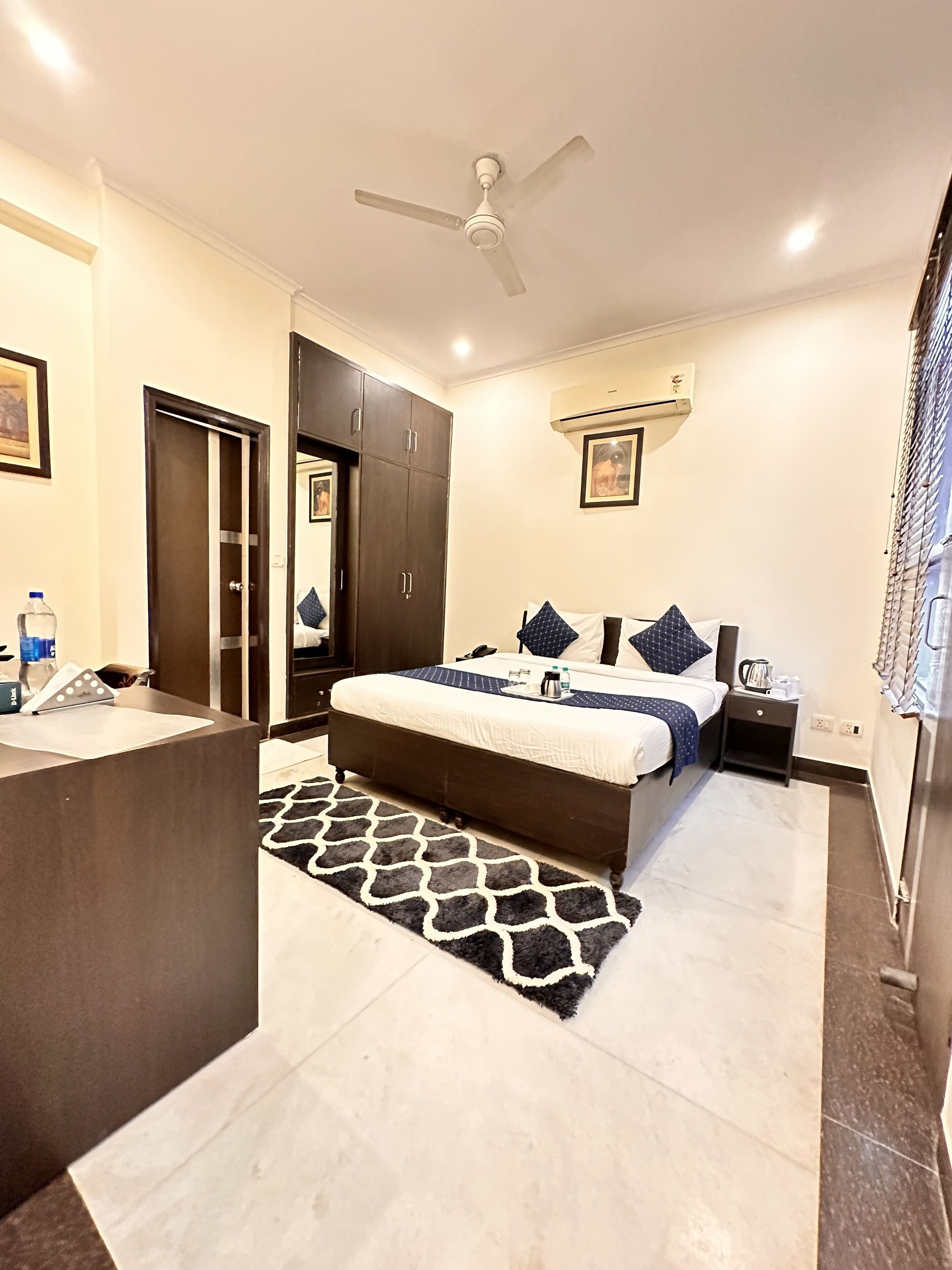 Deluxe kamer, meerdere bedden, roken | Lakens van Egyptisch katoen, luxe beddengoed, een kluis op de kamer