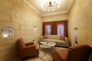 Suite | Living area | 50-inch Smart TV with satellite channels, TV - Henna Hotel - Adults Only (Nevsehir)