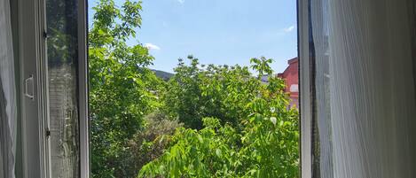 Quarto família | Vista para o jardim