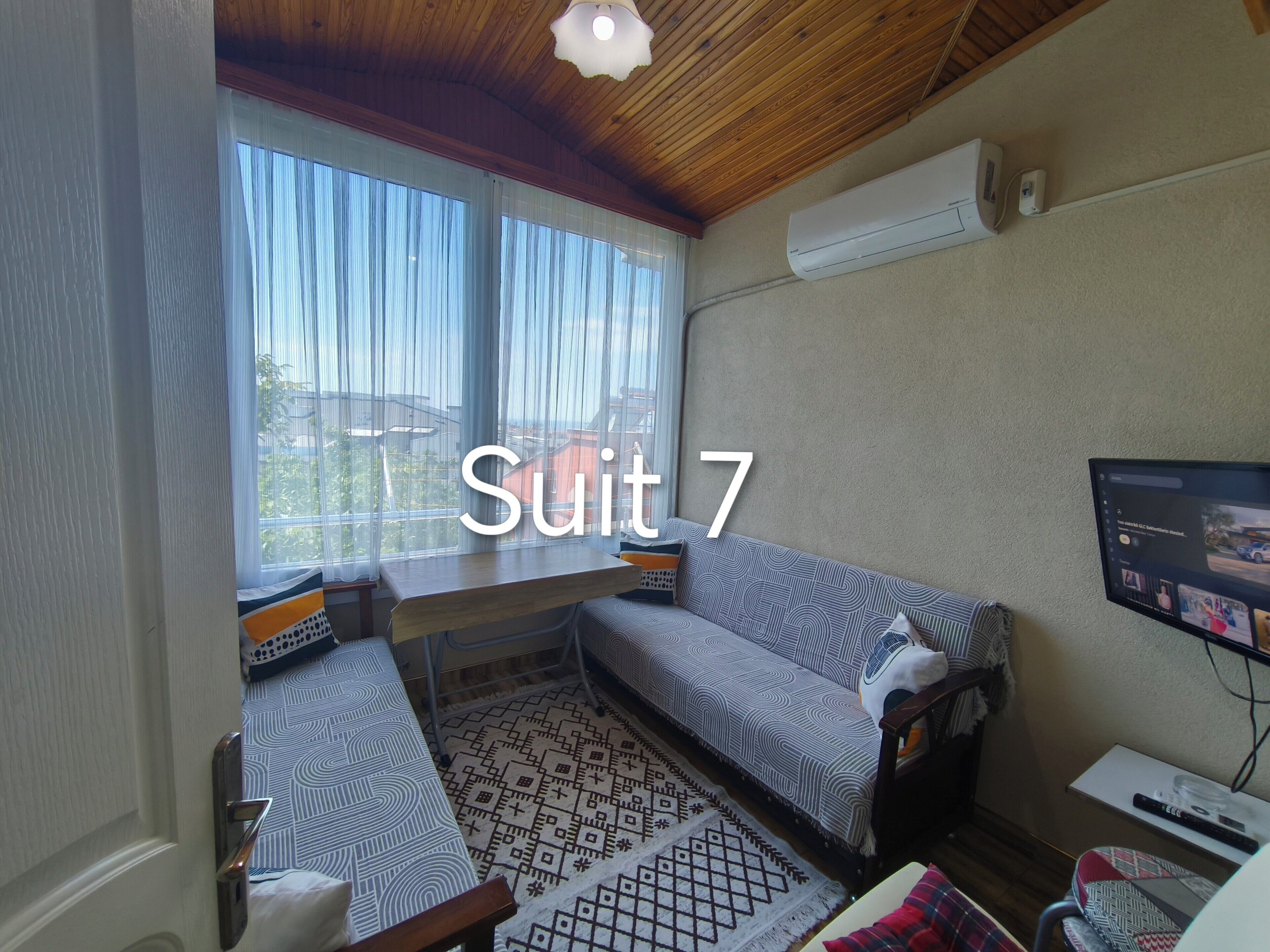 Suite Deluxe, vue mer | Coin séjour | Télévision LED, station d'accueil iPod, station d'accueil MP3