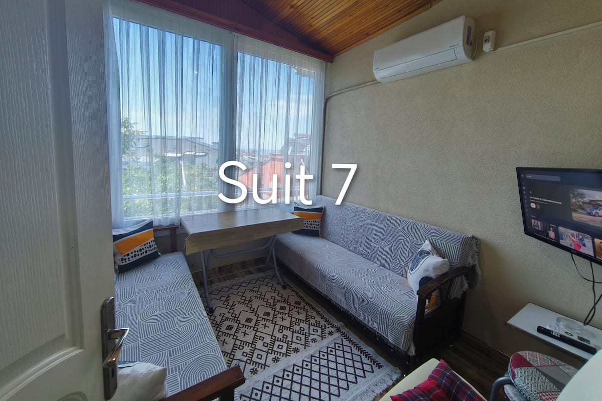 Suite Deluxe, vue mer | Coin séjour | Télévision LED, station d'accueil iPod, station d'accueil MP3