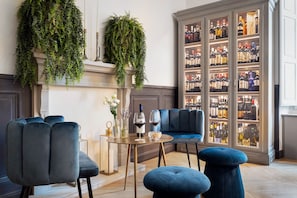 Bar lounge