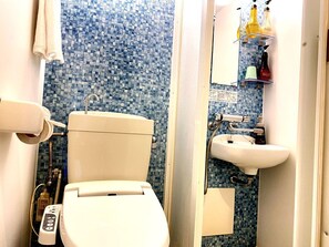Japanese-style Double Room, Multiple Beds, Non Smoking, City View | Bathroom | Shower, designer toiletries, hair dryer, slippers - Floral Hotel Sakaisujihonmachi Osaka (Osaka)