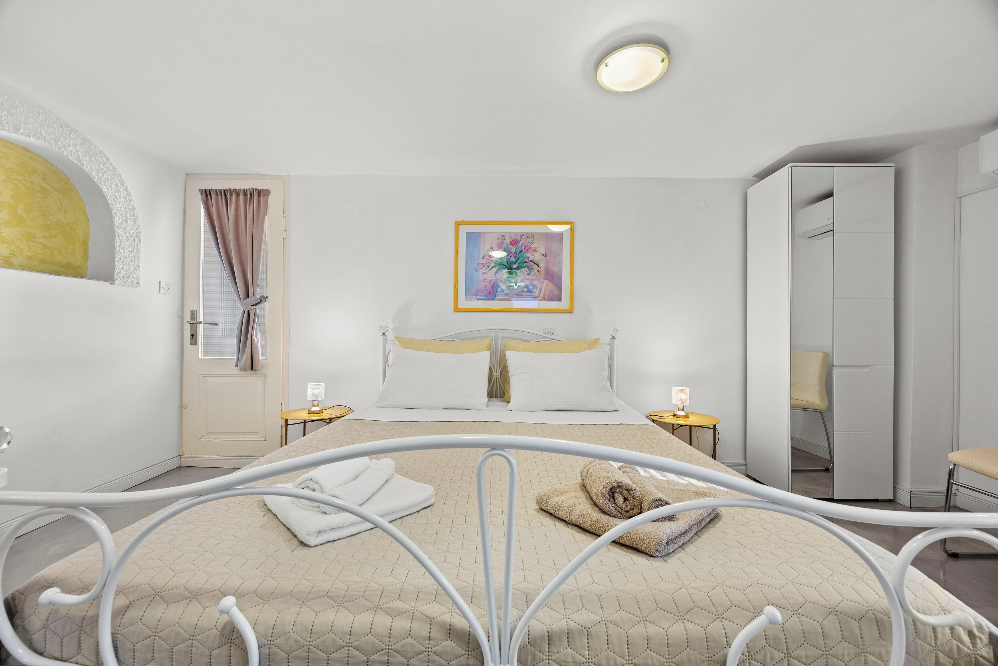 Estudio | Tabla de planchar con plancha, wifi gratis y ropa de cama 