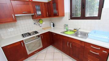 Superior Apartment | Private kitchen | Fridge, microwave, stovetop, coffee/tea maker