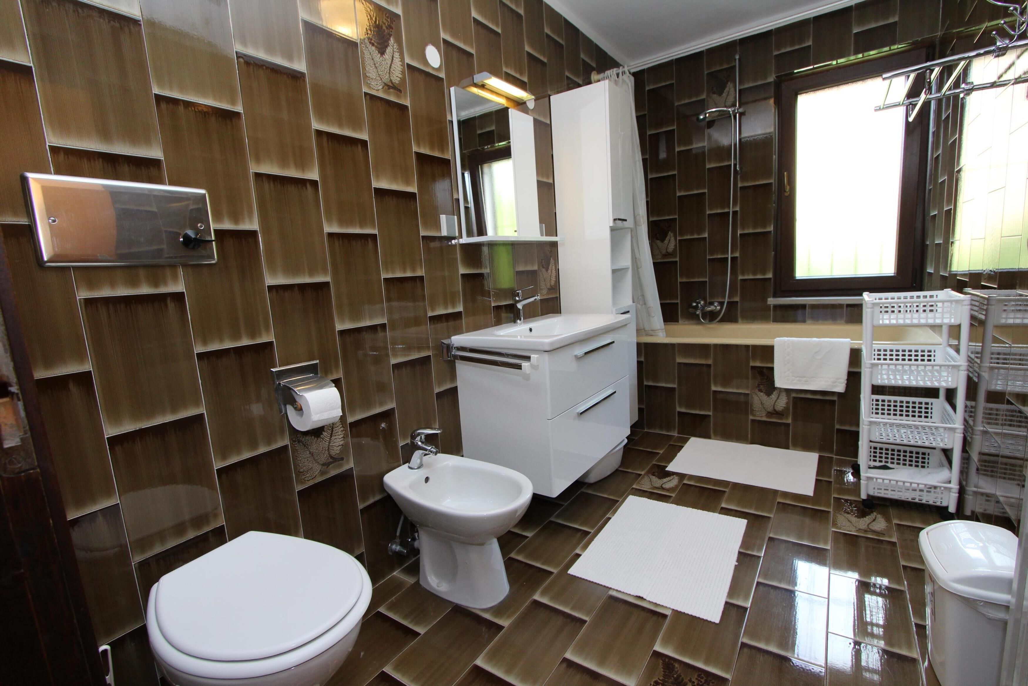 Apartment, 2 Bedrooms, Balcony | Bathroom | Hair dryer, towels