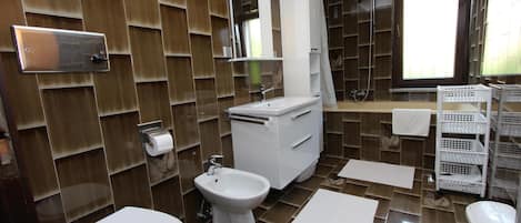 Apartment, 2 Bedrooms, Balcony | Bathroom | Hair dryer, towels