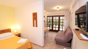 Studio | Ruang tamu | TV skrin rata