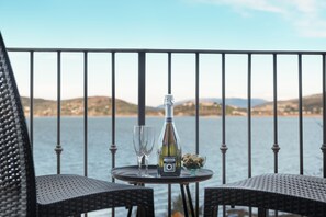 Superior Apartment, 2 Bedrooms | Lake view - La Folaga del Trasimeno (Magione)