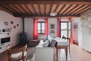 Superior Apartment, 2 Bedrooms | Living area