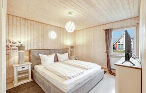 2 Schlafzimmer, Reisekinderbett