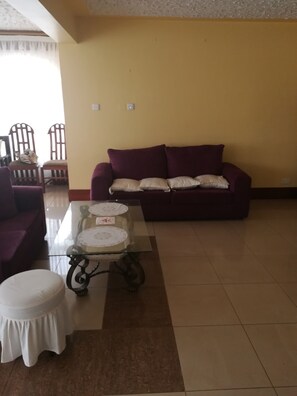 Flat-screen TV - Nyayo homecourts (Nairobi)