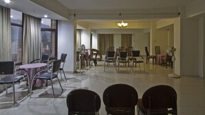 Restaurant - Broadways Inn (Manali)