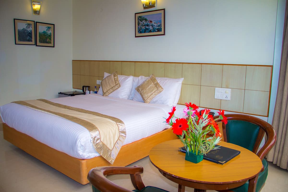 In-room safe, desk, soundproofing, rollaway beds