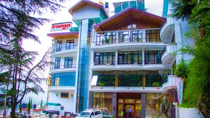 Property entrance - Broadways Inn (Manali)